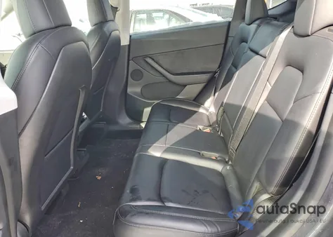 2021 Tesla Model Y z USA, uszkodzony, nr VIN 5YJYGDEF3MF258295